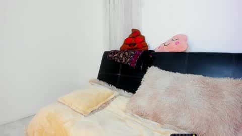 Snapshot of _cloe_1 chatting on December 3, 4:03 am Chloe online show from December 3, 4:03 am