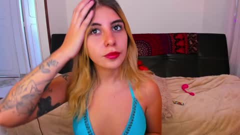 Snapshot of _cloe_1 chatting on January 23, 4:59 pm Chloe online show from January 23, 4:59 pm