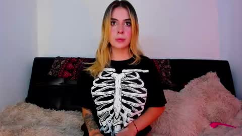 Snapshot of _cloe_1 chatting on February 18, 3:53 am Chloe online show from February 18, 3:53 am