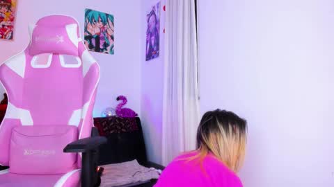 Snapshot of _cloe_1 chatting on February 6, 6:07 am Chloe online show from February 6, 6:07 am