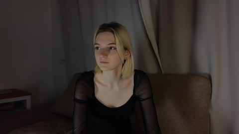 Snapshot of _cozyrose chatting on February 15, 6:04 pm Stacy online show from February 15, 6:04 pm