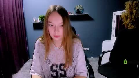 Snapshot of _creamy_queen chatting on October 2, 11:28 am _creamy_queen online show from October 2, 11:28 am