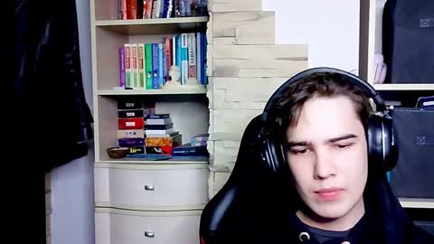 _crise_next_door_ online show from October 8, 2:14 pm