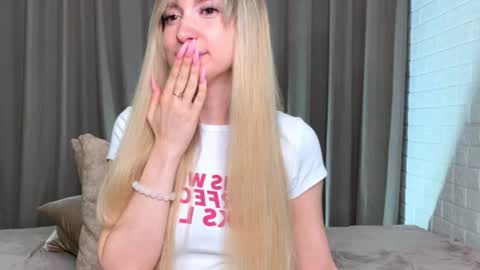 _crystal_moon_1 online show from October 21, 8:20 pm