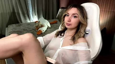_crystal_moon_1 online show from May 13, 6:49 pm