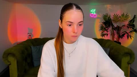 Snapshot of _cuddle_bug_ chatting on October 22, 9:20 am Erika online show from October 22, 9:20 am