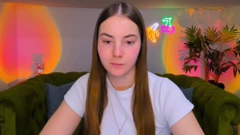 Snapshot of _cuddle_bug_ chatting on December 14, 9:14 am Erika online show from December 14, 9:14 am