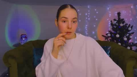 Snapshot of _cuddle_bug_ chatting on December 17, 1:17 pm Erika online show from December 17, 1:17 pm