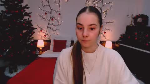 Snapshot of _cuddle_bug_ chatting on December 21, 8:43 am Erika online show from December 21, 8:43 am