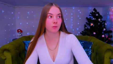 Snapshot of _cuddle_bug_ chatting on December 22, 1:08 pm Erika online show from December 22, 1:08 pm