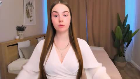 Snapshot of _cuddle_bug_ chatting on February 17, 8:11 am Erika online show from February 17, 8:11 am