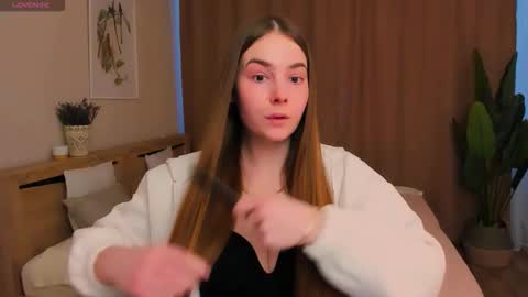 Snapshot of _cuddle_bug_ chatting on February 18, 8:43 am Erika online show from February 18, 8:43 am