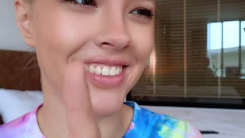 DemiDee online show from October 25, 8:22 am