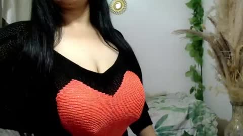 Snapshot of _donniia_ chatting on June 12, 10:19 pm Dannia online show from June 12, 10:19 pm