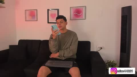 Snapshot of _e_m_m_a_1 chatting on March 10, 12:15 pm Emma and Tonny online show from March 10, 12:15 pm