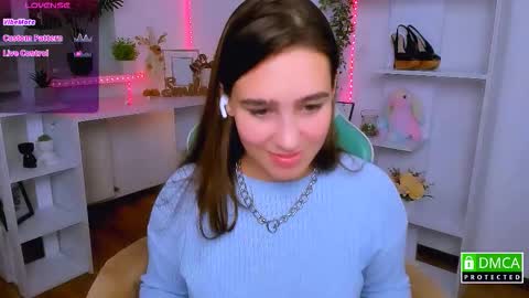 Snapshot of _eliizabeth__ chatting on November 17, 10:04 pm Lizzy online show from November 17, 10:04 pm