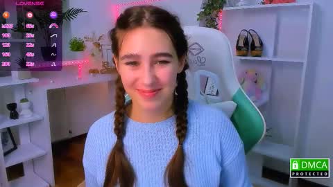 Snapshot of _eliizabeth__ chatting on November 21, 10:30 pm Lizzy online show from November 21, 10:30 pm