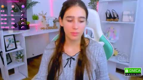 Snapshot of _eliizabeth__ chatting on December 3, 10:30 pm Lizzy online show from December 3, 10:30 pm