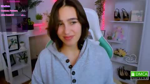 Snapshot of _eliizabeth__ chatting on December 15, 9:30 pm Lizzy online show from December 15, 9:30 pm