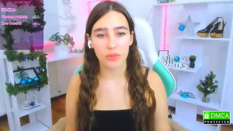 Snapshot of _eliizabeth__ chatting on December 22, 10:29 pm Lizzy online show from December 22, 10:29 pm