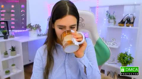 Snapshot of _eliizabeth__ chatting on January 17, 10:13 pm Lizzy online show from January 17, 10:13 pm