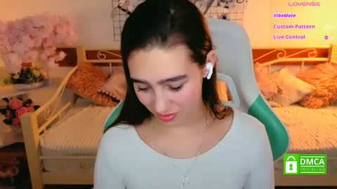 Snapshot of _eliizabeth__ chatting on February 18, 1:01 am Lizzy online show from February 18, 1:01 am