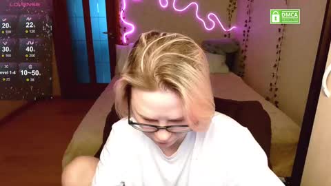 chloue and Gretta online show from March 1, 4:33 pm