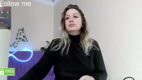 Snapshot of _elven_dreams__ chatting on March 1, 7:38 pm chloue and Gretta online show from March 1, 7:38 pm