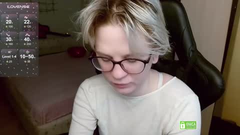 Snapshot of _elven_dreams__ chatting on March 2, 7:26 am chloue and Gretta online show from March 2, 7:26 am