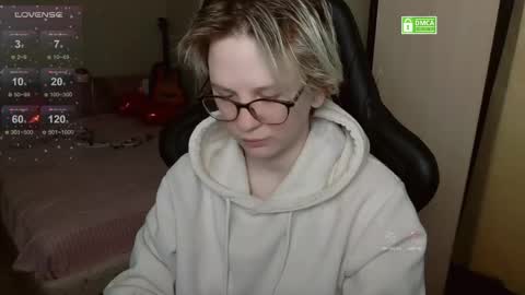 Snapshot of _elven_dreams__ chatting on March 14, 5:18 pm chloue and Gretta online show from March 14, 5:18 pm