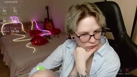 Snapshot of _elven_dreams__ chatting on March 26, 5:40 pm chloue and Gretta online show from March 26, 5:40 pm