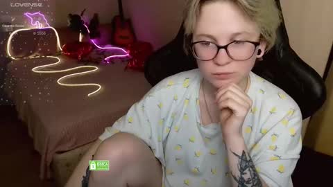 Snapshot of _elven_dreams__ chatting on March 29, 7:36 pm chloue and Gretta online show from March 29, 7:36 pm