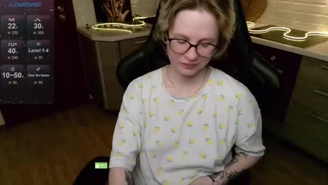 chloue and Gretta online show from May 21, 6:59 pm