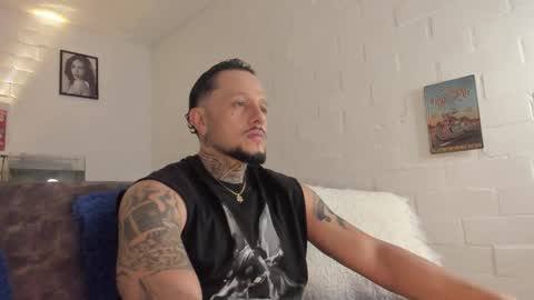 Snapshot of _emilio_escobar chatting on February 22, 5:19 am Emilio online show from February 22, 5:19 am