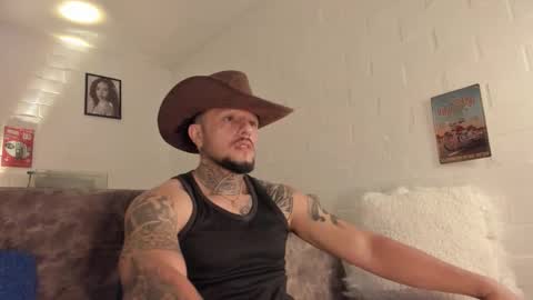 Snapshot of _emilio_escobar chatting on March 2, 9:27 am Emilio online show from March 2, 9:27 am