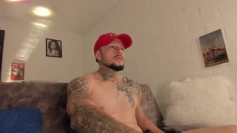 Snapshot of _emilio_escobar chatting on March 3, 9:37 am Emilio online show from March 3, 9:37 am