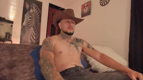 Snapshot of _emilio_escobar chatting on March 13, 9:27 am Emilio online show from March 13, 9:27 am