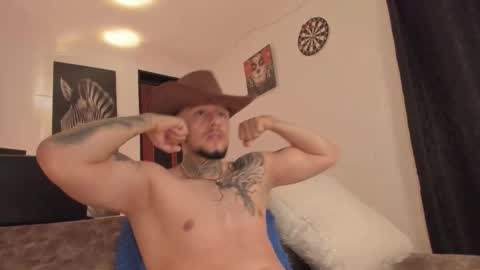 Snapshot of _emilio_escobar chatting on March 23, 9:46 am Emilio online show from March 23, 9:46 am