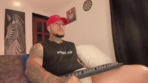 Snapshot of _emilio_escobar chatting on March 28, 9:42 am Emilio online show from March 28, 9:42 am