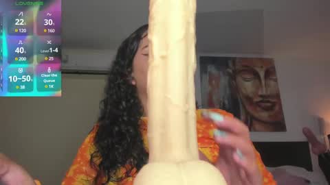 _emily_perez online show from February 16, 7:05 pm