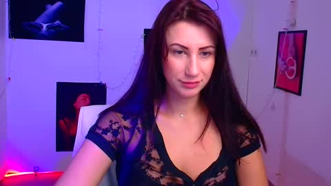 Snapshot of _emma_lay chatting on December 14, 7:07 am Emma online show from December 14, 7:07 am