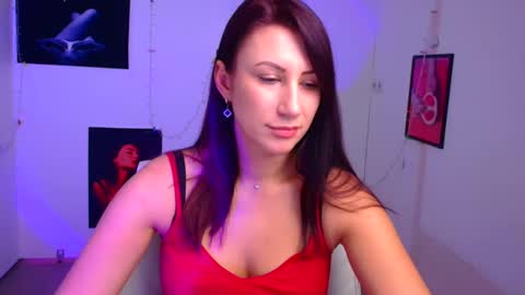 Snapshot of _emma_lay chatting on December 16, 1:22 pm Emma online show from December 16, 1:22 pm
