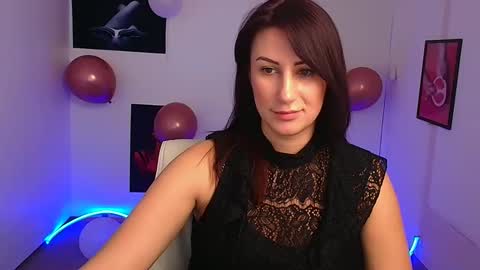Snapshot of _emma_lay chatting on March 5, 10:33 am Emma online show from March 5, 10:33 am