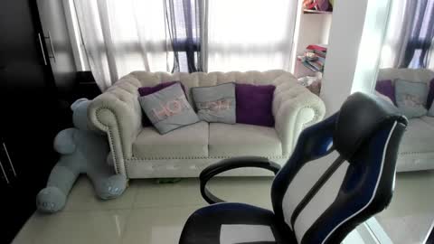 Snapshot of _emma_loyd_ chatting on December 4, 8:18 pm Emma online show from December 4, 8:18 pm