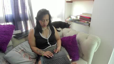 Snapshot of _emma_loyd_ chatting on December 26, 5:40 pm Emma online show from December 26, 5:40 pm