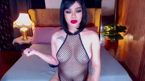 _empressvalerie_ online show from May 8, 6:35 pm
