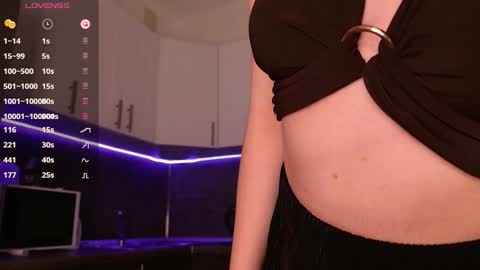 Snapshot of _esmeraldiyaa_ chatting on November 9, 9:46 pm _esmeraldiyaa_ online show from November 9, 9:46 pm