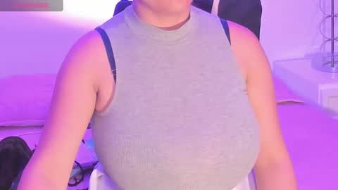 bigboobs evelyn online show from December 10, 3:30 am