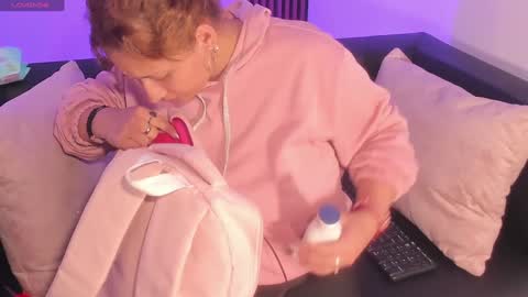 bigboobs evelyn online show from December 30, 3:25 am