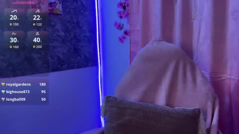 Snapshot of _evil_queen_ chatting on August 5, 2:03 am Jessica online show from August 5, 2:03 am